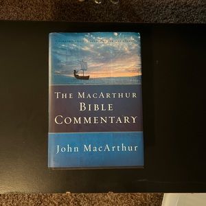 The MacArthur Bible Commentary of the Bible.Author,John MacArthur.Like New.